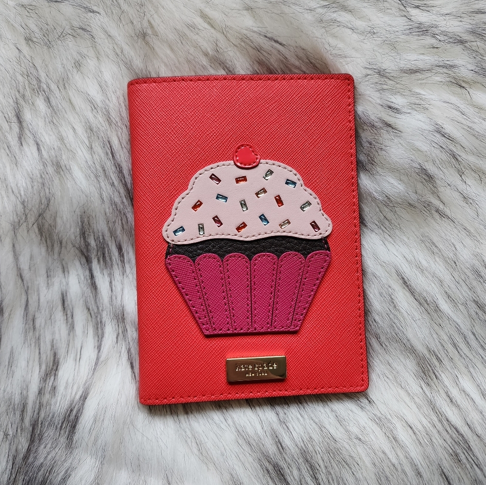 Kate Spade "Take the Cake" Imogen Passport Cover - Picture 1 of 8